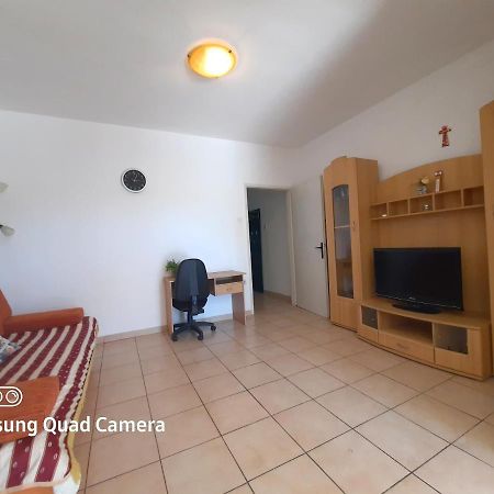 Apartman Samblic Кърк Екстериор снимка